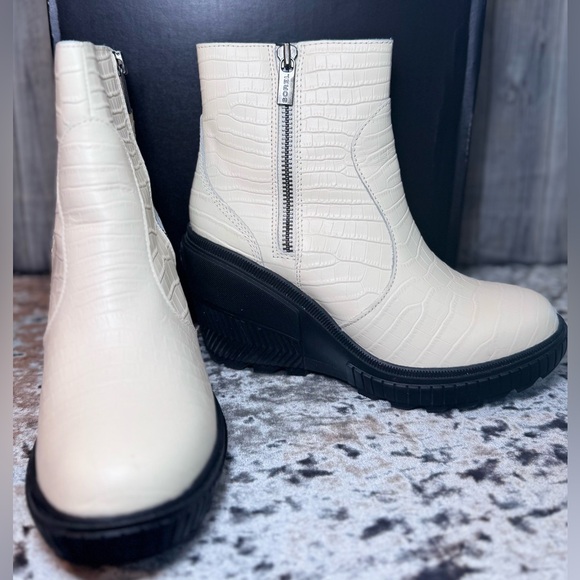 SOREL Ona Ave Wedge Boot in Chalk. Size 9 - Picture 4 of 13